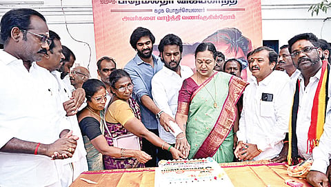 சென்னையில் தனது பிறந்த நாளைக் கொண்டாடிய தேமுதிக பொதுச் செயலாளர் பிரேமலதா.