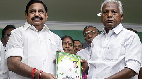 நீட் தேர்வில் 10% ஒதுக்கீடு, இலவச மடிக்கணினி:   அதிமுகவின் கல்வித் துறை வாக்குறுதிகள்
