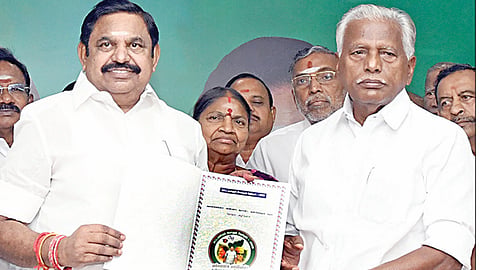 அரிசி கார்​டுக்கு இலவச பிரிட்ஜ், குடும்பத்துக்கு ரூ.10,000 - அதிமுக வாக்குறுதிகள் என்னென்ன?