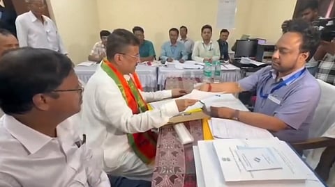 நந்திகிராமில் சுவேந்து அதிகாரி வேட்புமனு தாக்கல்