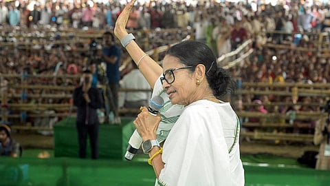 294 தொகுதியிலும் நானே போட்டியிடுவதாக நினைத்து வாக்களியுங்கள்: மம்தா பானர்ஜி பிரச்சாரம்