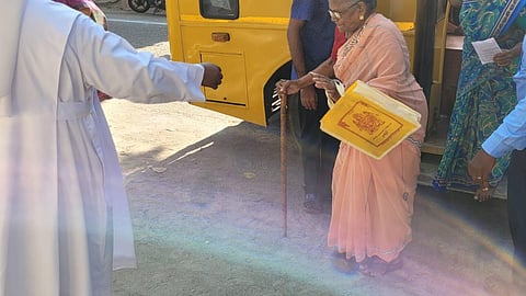 தமிழகத்தில் அனைத்து வாக்குச்சாவடிகளிலும் மாற்றுத் திறனாளிகள் எளிதாக வாக்களிக்க சாய்வுதள வசதிகள்