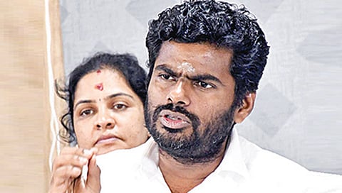கோவை​யில் செய்​தி​யாளர்​களை சந்​தித்த பாஜக முன்​னாள்​ மாநிலத்​ தலை​வர் அண்​ணாமலை.