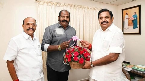 அதிமுக பொதுச் செயலாளர் பழனிசாமியை சந்தித்து&nbsp; அதிமுகவில்&nbsp;இணைந்த மீசை ராஜேந்திரன்