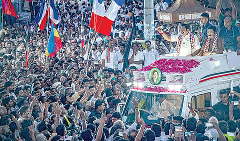 தஞ்சாவூரில் நேற்று அதிமுக கூட்டணி வேட்பாளர்களை ஆதரித்துப் பேசிய அக்கட்சியின் பொதுச் செயலாளர் பழனிசாமி. உடன், டிடிவி.தினகரன்.படம்: ஆர்.வெங்கடேஷ்