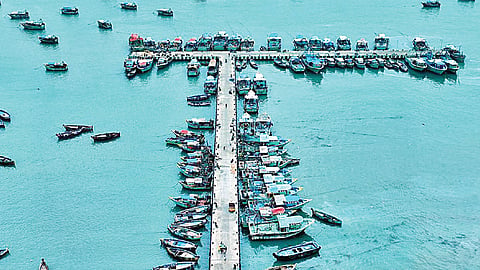ராமேசுவரம் மீன்பிடி இறங்குதளத்தின் கழுகுப்பார்வை காட்சி.