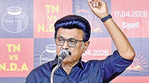 ஆண்டிபட்டி பிரச்சாரப் பொதுக்கூட்டத்தில் பேசும் மு.க.ஸ்டாலின்.  படம்: நா.தங்கரத்தினம்.