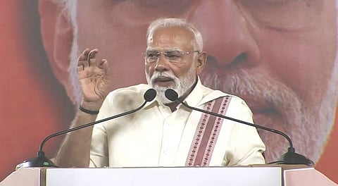 “திமுகவில் மகனுக்கும், மருமகனுக்கும் இடையே கொள்ளையடிப்பதில் போட்டி”  - கோவையில் பிரதமர் மோடி தாக்கு