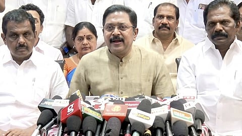பழநியில் செய்தியாளர்களிடம் பேசிய டிடிவி தினகரன்&nbsp;