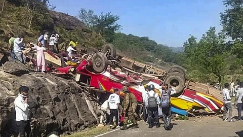 ஜம்மு காஷ்மீரில் பேருந்து கவிழ்ந்து விபத்து: 22 பேர் உயிரிழப்பு