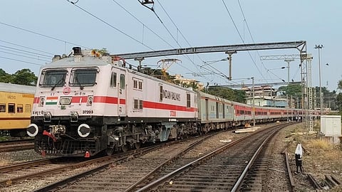 கோடைக்காலத்தை முன்னிட்டு 3 சிறப்பு ரயில்கள் அறிவிப்பு