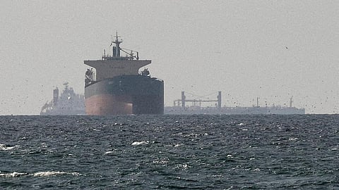 அமெரிக்க கடற்படை முற்றுகை நீங்கினால் மட்டுமே போர் நிறுத்தம் சாத்தியம்: ஈரான் திட்டவட்டம்