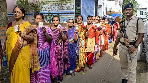 மேற்கு வங்கத்தில் முதல் கட்டத் தேர்தல் - 152 தொகுதிகளில் தொடங்கியது வாக்குப் பதிவு