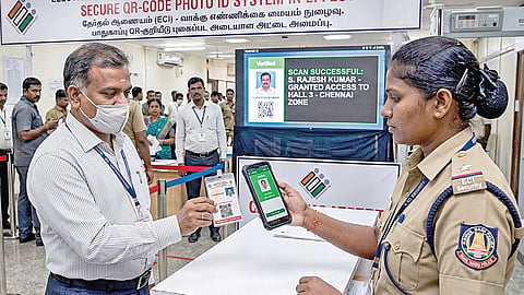 வாக்கு எண்ணிக்கை அலுவலர்களுக்கு ‘க்யூஆர் கோடு’ அடையாள அட்டை