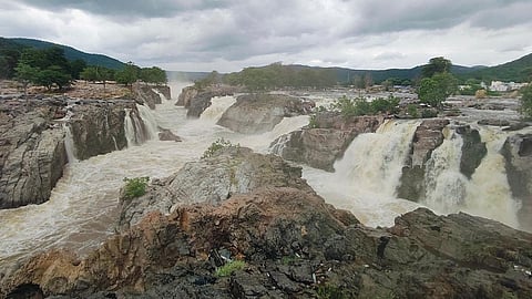 ஒகேனக்கல் காவிரியில் நீர்வரத்து அதிகரிப்பு