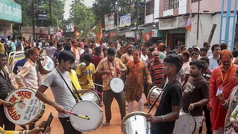 மேற்கு வங்கத்தில் முதல் முறையாக பாஜக ஆட்சி - மம்தா கட்சிக்கு வீழ்ச்சி!