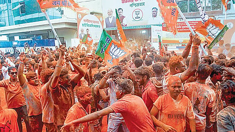 207 தொகுதிகளைக் கைப்பற்றி மேற்கு வங்கத்தில் பாஜக அபார வெற்றி