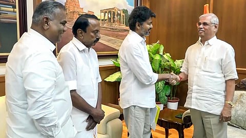ஆளுநர் ராஜேந்திர அர்லேகரை விஜய் நேற்று சந்தித்த காட்சி