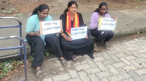 தவெக தலைவர் விஜய்க்கு முதல்வராக பதவியேற்பு செய்ய ஆளுநரை வலியுறுத்தி திண்டுக்கல்லில் சாகும் வரை உண்ணாவிரதம் துவக்கிய பெண்கள்.