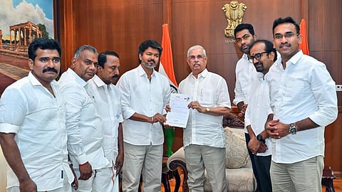 தவெக-வை ஆட்சியமைக்க ஆளுநர் அழைக்காதது சட்டப்படி சரியா,  தவறா? - சட்ட நிபுணர்கள் விளக்கம்