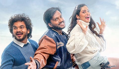 ‘சைக்கிள் கேப்​’-பில் முக்கோண காதல்
