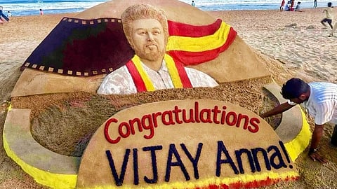 கடல் மணலில் விஜய் சிலை வடிவமைப்பு: வாழ்த்து தெரிவித்த சுதர்சன் பட்நாயக்