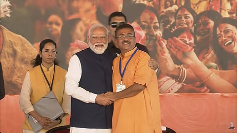 மேற்கு வங்கத்தின் முதல் பாஜக முதல்வராக சுவேந்து அதிகாரி பதவியேற்றார்