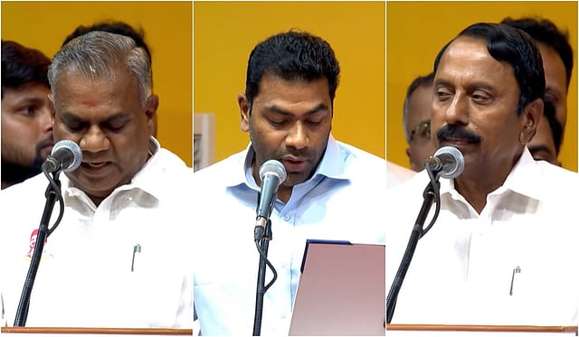 <div class="paragraphs"><p>புஸ்சி ஆனந்த், ஆதவ் அர்ஜுனா மற்றும் செங்கோட்டையன் பதவியேற்றுக் கொண்டனர்.</p></div>
