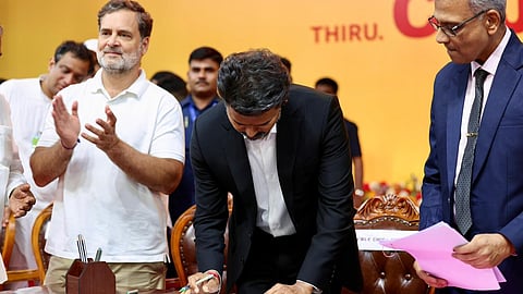 200 யூனிட் இலவச மின்சாரம்: முதல்வர் விஜய்யின் முதல் கையெழுத்து