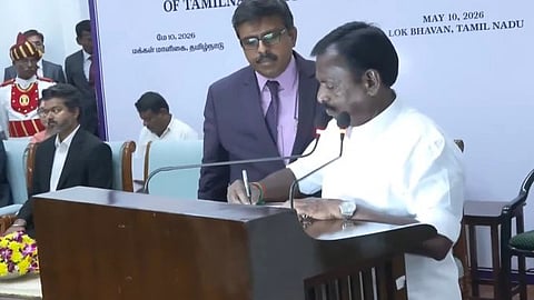 தற்காலிக சபாநாயகராக கருப்பையா பதவியேற்பு