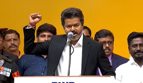 தமிழக முதல்வராக  பதவியேற்றார் ஜோசப் விஜய்!