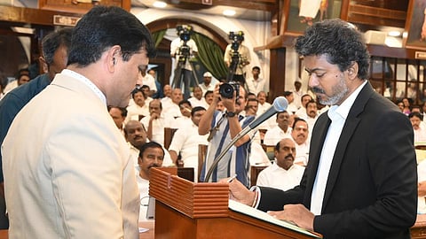 முதல்வர் விஜய், உதயநிதி, பழனிசாமி உட்பட 233 எம்எல்ஏக்கள் சட்டப்பேரவையில் பதவியேற்பு