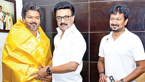 ஸ்டாலின் உள்ளிட்ட தலைவர்களிடம் வாழ்த்து பெற்ற முதல்வர் விஜய்