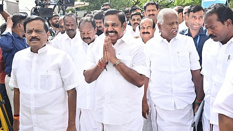 எஸ்.பி.வேலுமணி அளித்த கடிதத்தை ஏற்கக் கூடாது: பேரவை தலைவரிடம் பழனிசாமி கோரிக்கை 