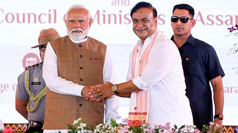 அசாம் மாநிலத்தில் 2-வது முறையாக முதல்வராக பதவியேற்றார் ஹிமந்த சர்மா