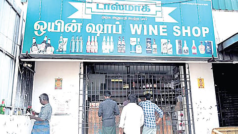 717 டாஸ்மாக் கடைகளை 2 வாரத்தில் மூடவேண்டும்: முதல்வர் விஜய் உத்தரவு