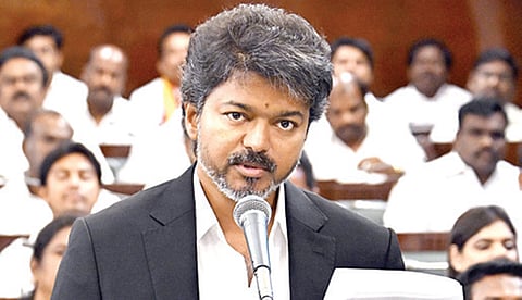 நம்பிக்கை வாக்கெடுப்பில் வெற்றி பெற்ற பிறகு, உறுப்பினர்களுக்கு நன்றி&nbsp;தெரிவித்துப் பேசிய முதல்வர் விஜய்.