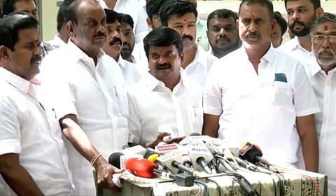 “பழனிசாமி உள்ளிட்ட 22 எம்எல்ஏக்களை தகுதி நீக்கம் செய்ய மனு அளித்துள்ளோம்” - சி.விஜயபாஸ்கர்