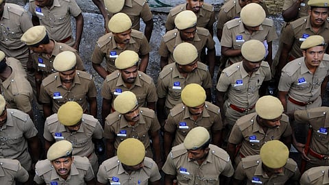 ஊர்க்காவல் படையினரை பணி நிரந்தரம் செய்ய வேண்டும்: அன்புமணி வலியுறுத்தல்