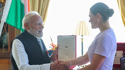 பிரதமர் மோடிக்கு ஸ்வீடனின் உயரிய விருதை வழங்கி கவுரவித்த இளவரசி விக்டோரியா