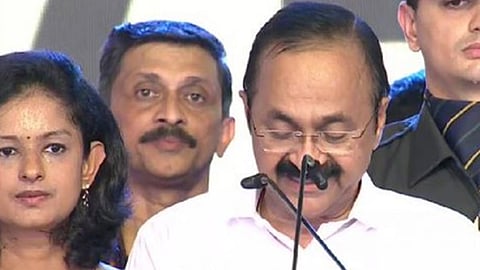 கேரள முதல்வராக வி.டி.சதீசன் பதவியேற்றார் - ராகுல், பிரியங்கா உள்ளிட்டோர் பங்கேற்பு
