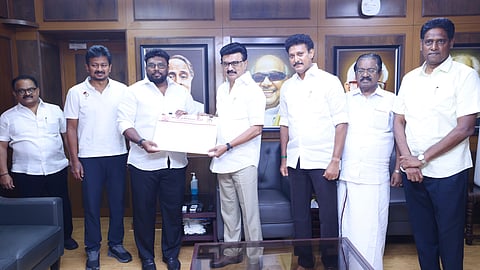 திமுகவில் இணைந்தார் முன்னாள் இளைஞர் காங்கிரஸ் மாநில பொதுச் செயலாளர் அலீம் அல் புகாரி