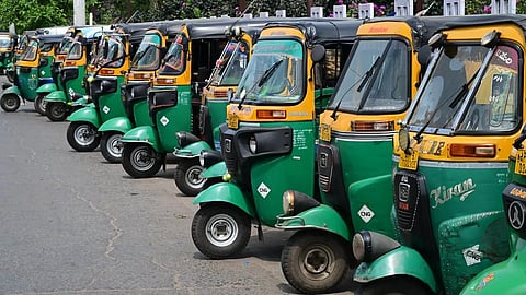 டெல்லியில் ஆட்டோ, டாக்ஸி ஓட்டுநர்கள் மே 21 முதல் 3 நாட்கள் வேலைநிறுத்தம்: கட்டணங்களை உயர்த்த கோரிக்கை