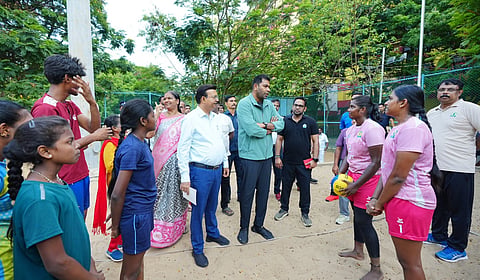 நேரு விளையாட்டு அரங்கில் கலந்துரையாடல்