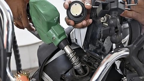 எரிபொருள் விலை உயர்வு: நிலவரம் மோசமாகிவிடக் கூடாது!