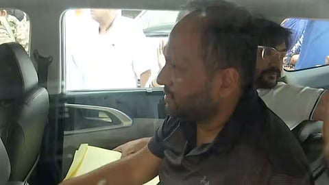 ஆம் ஆத்மி மூத்த தலைவர் தீபக் சிங்லா கைது