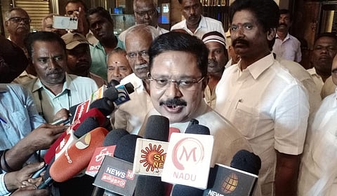 “ஆய்வு என்ற பெயரில் அரசு அலுவலகங்கள், மருத்துவமனைகளில் தவெகவினர் அத்துமீறல்” - தினகரன் சாடல்
