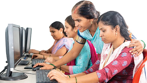 வேலை செய்துகொண்டே படிக்க... | வெற்றி உங்கள் கையில்