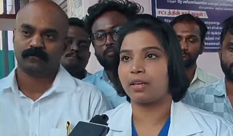 அரசு மருத்துவமனையில் தவெக பிரமுகர்கள் ஆய்வால் சர்ச்சை