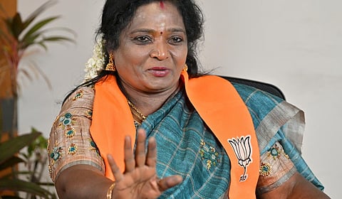 “புற வாசல் வழியாக தமிழக அமைச்சரவையில் கங்கிரஸ்”  - தமிழிசை கருத்து